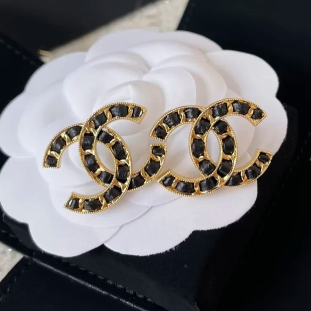 未使用 Chanel/香奈儿 皮穿大号浓金双C耳钉