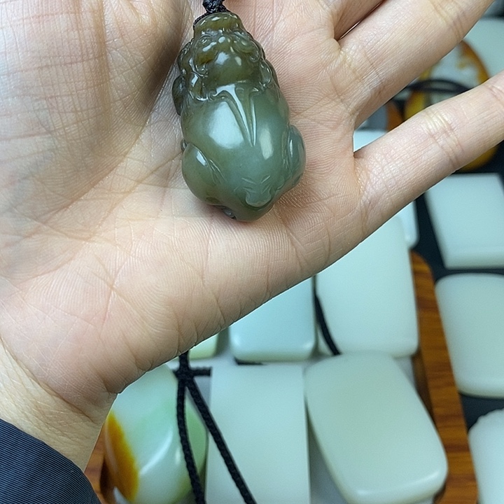 和田玉未镶嵌挂件