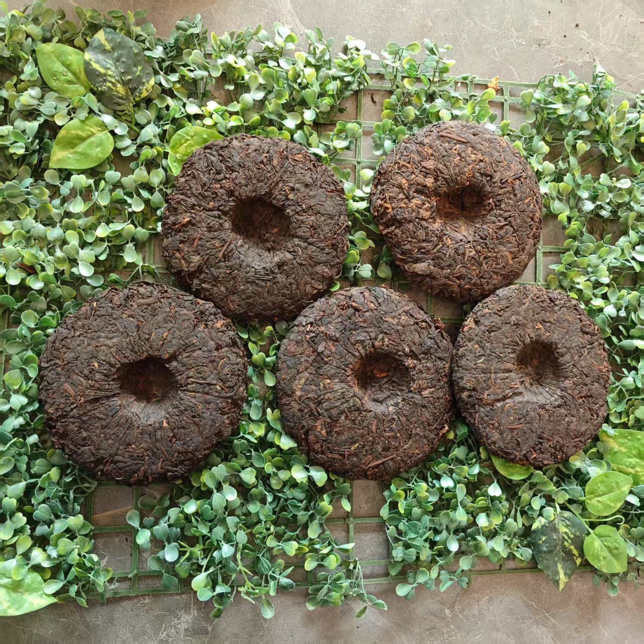 雨腾妹夫  价Z连C终J紫芽系列200g/饼 熟茶 (7月24）