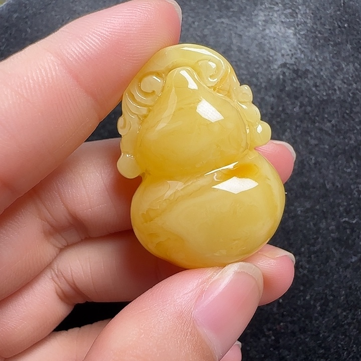 蜜蜡未镶嵌珠宝奇石