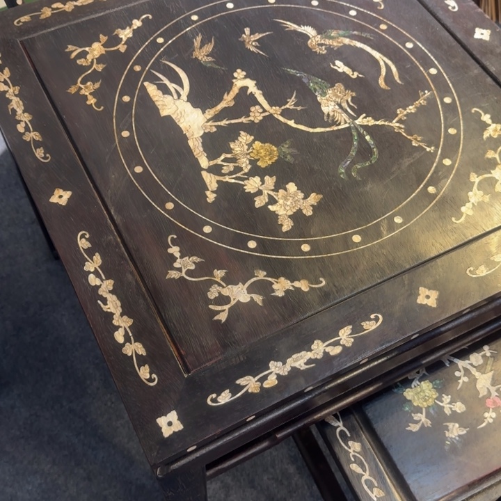 贡木桌子的的的的的