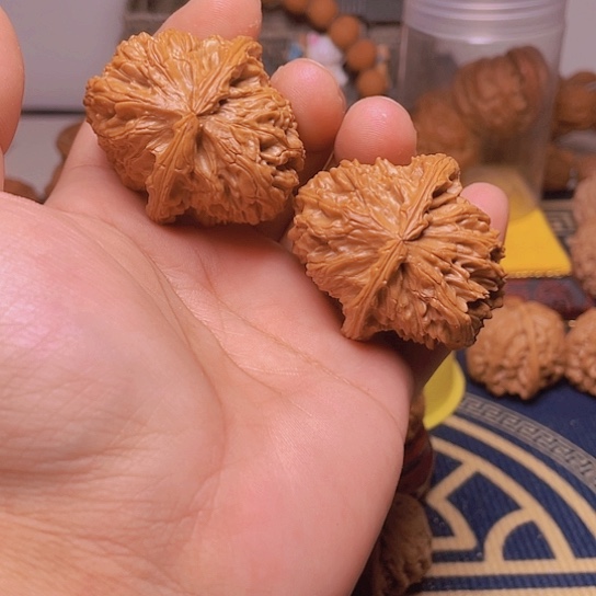 文玩核桃吊坠42白狮子