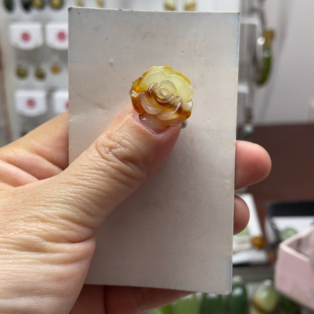 蛇纹石玉未镶嵌吊坠