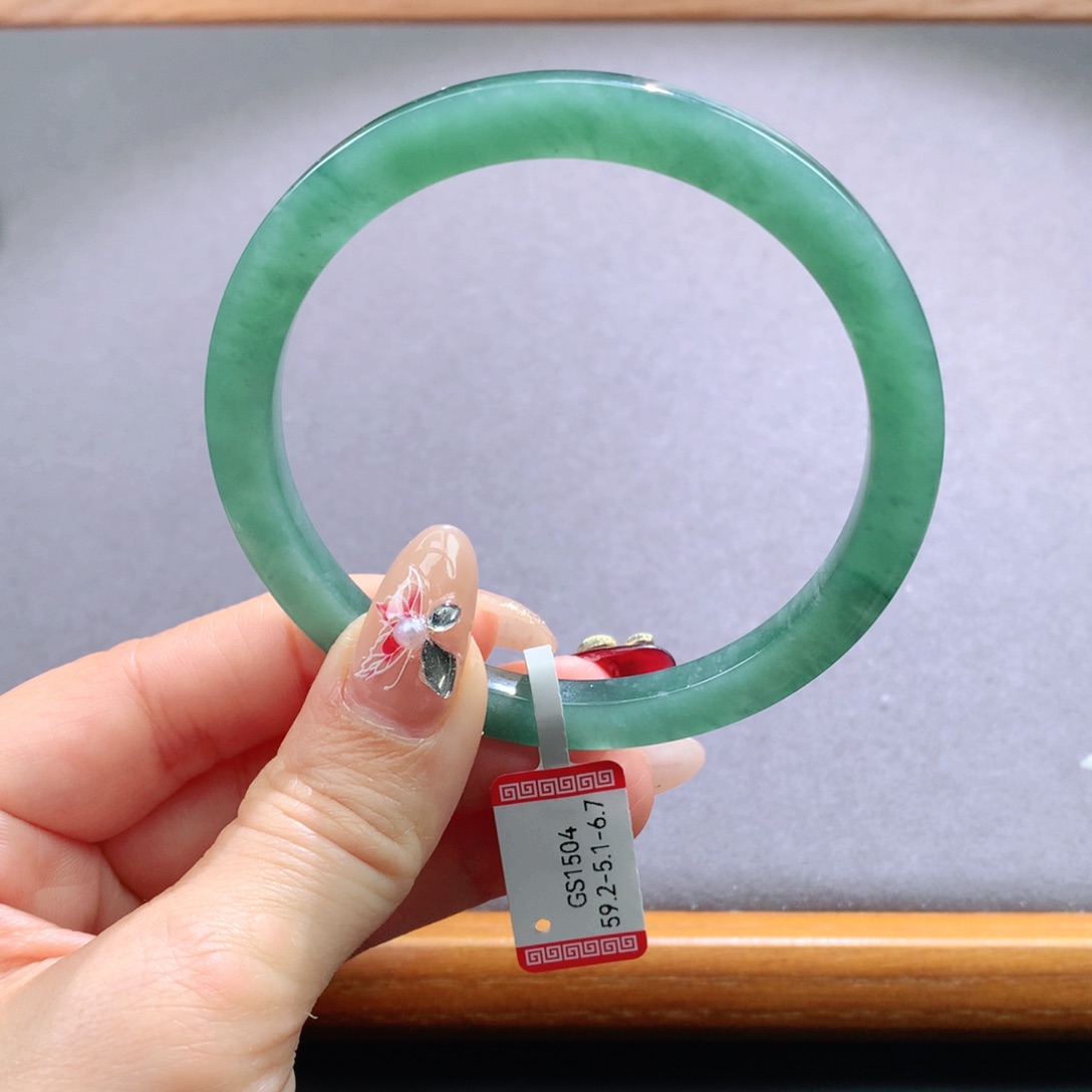 翡翠手镯未镶嵌天然翡翠手镯