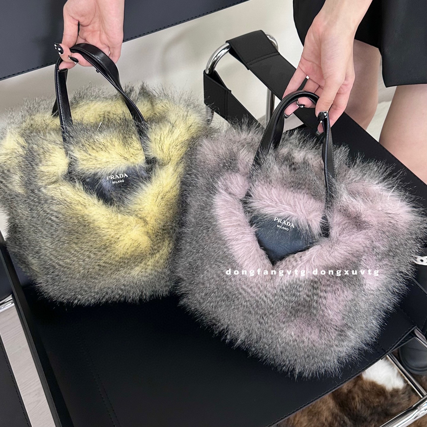 95新 Prada/普拉达 prada 柔雾渐变毛毛手提包K