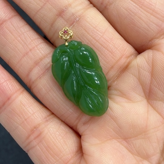 和田玉颈饰18K金镶嵌裸石高2.5