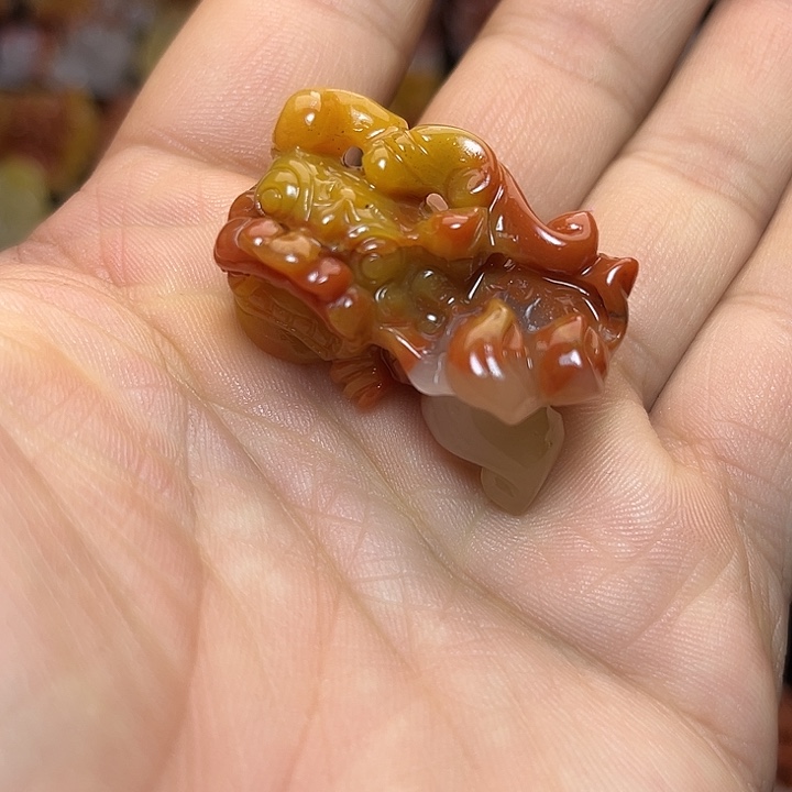 石英质玉（黄龙玉）颈饰未镶嵌