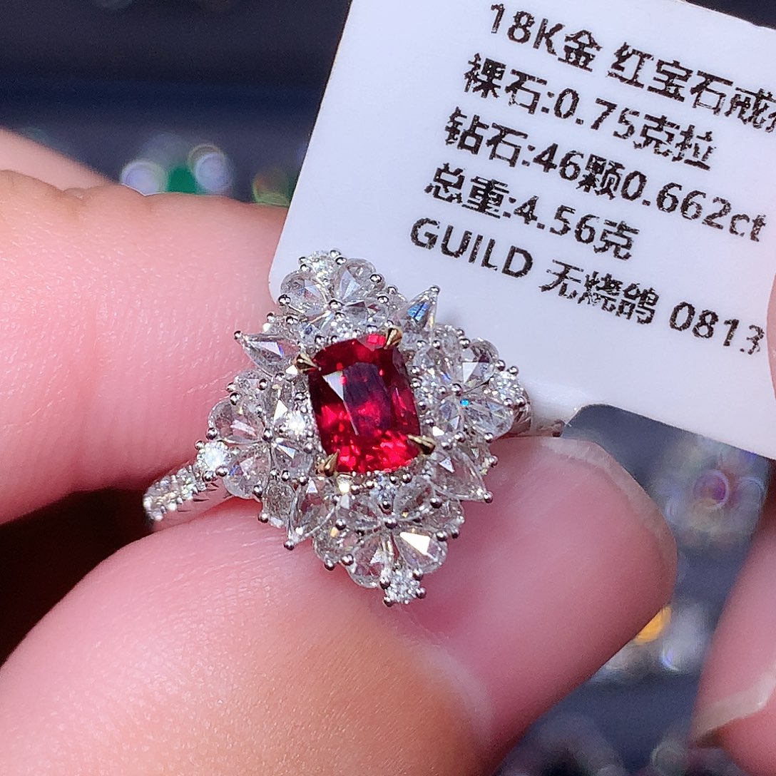 18K金镶嵌红宝石戒指