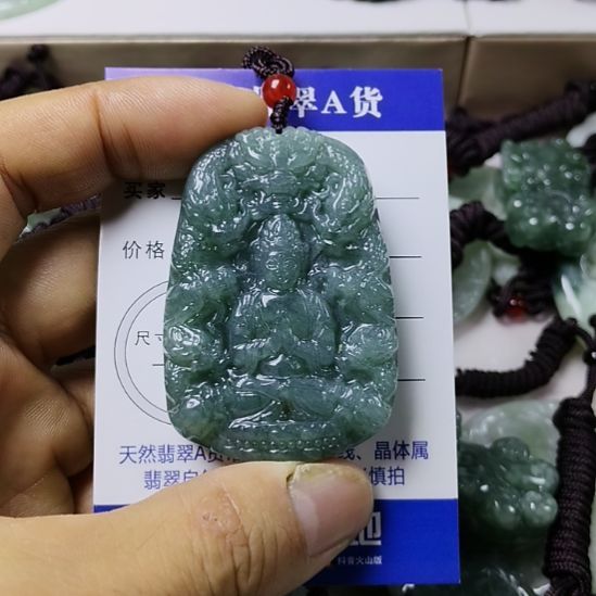 翡翠未镶嵌颈饰挂件