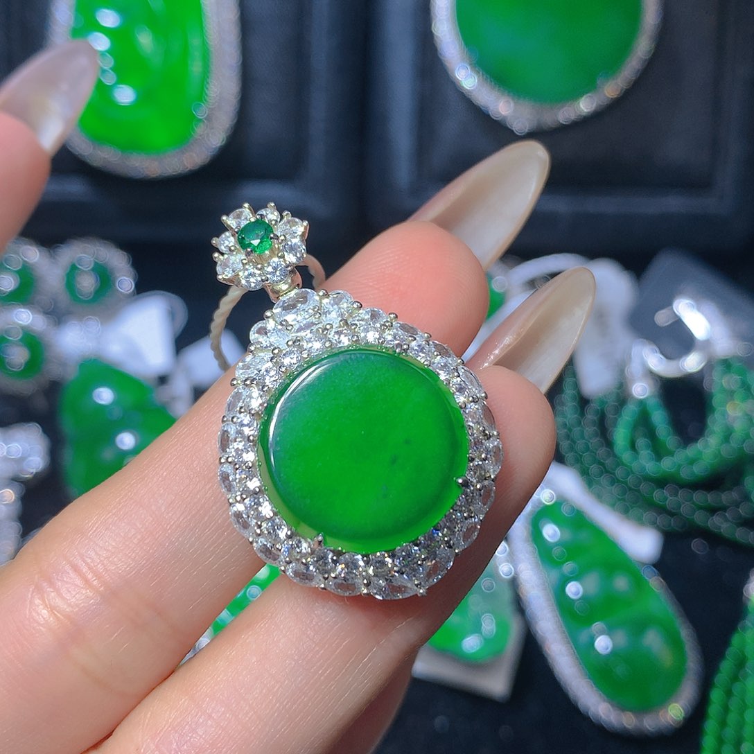 翡翠颈饰银S925镶嵌翡翠