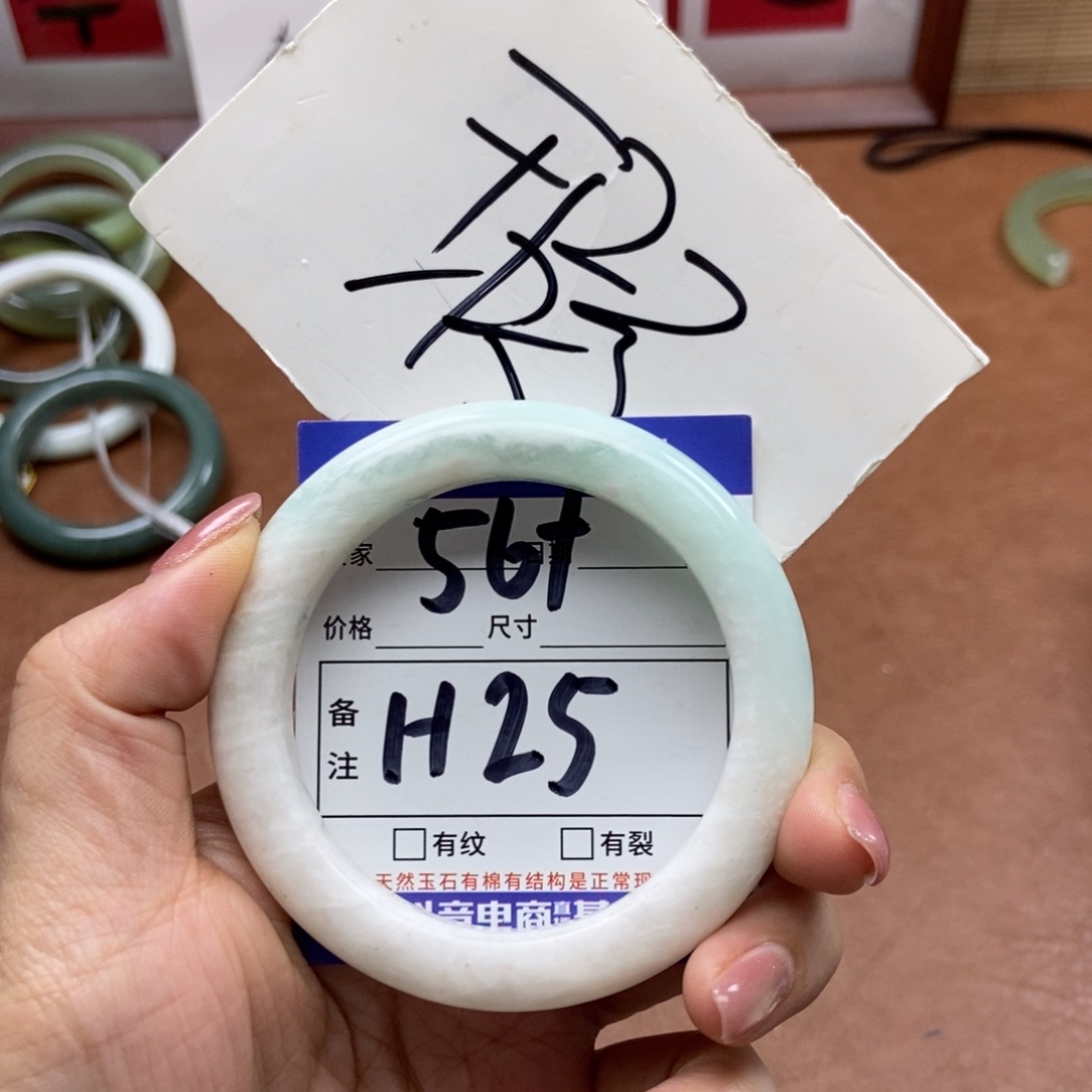 岫玉手镯手镯未镶嵌