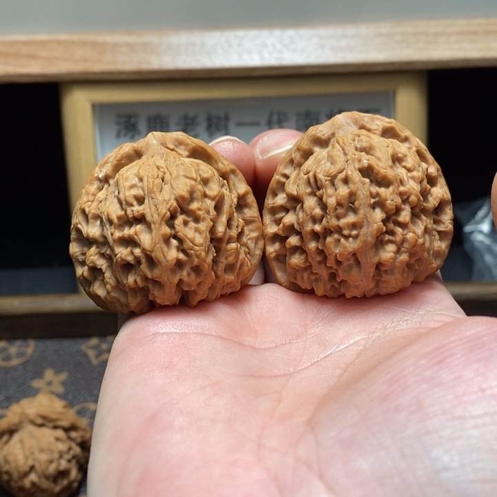 硬***头文玩核桃吊坠南疆