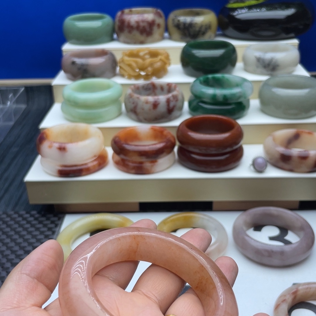 石英质玉手镯未镶嵌贝*