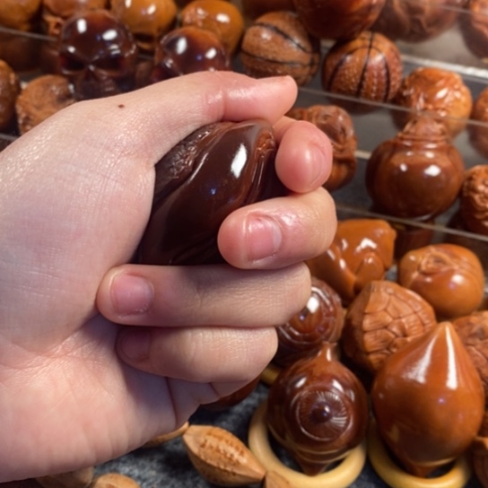 橄榄核吊坠玉华蝴蝶