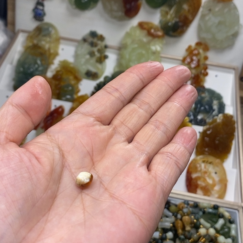 【闪购商品】未镶嵌蛇纹石玉颈饰一***界