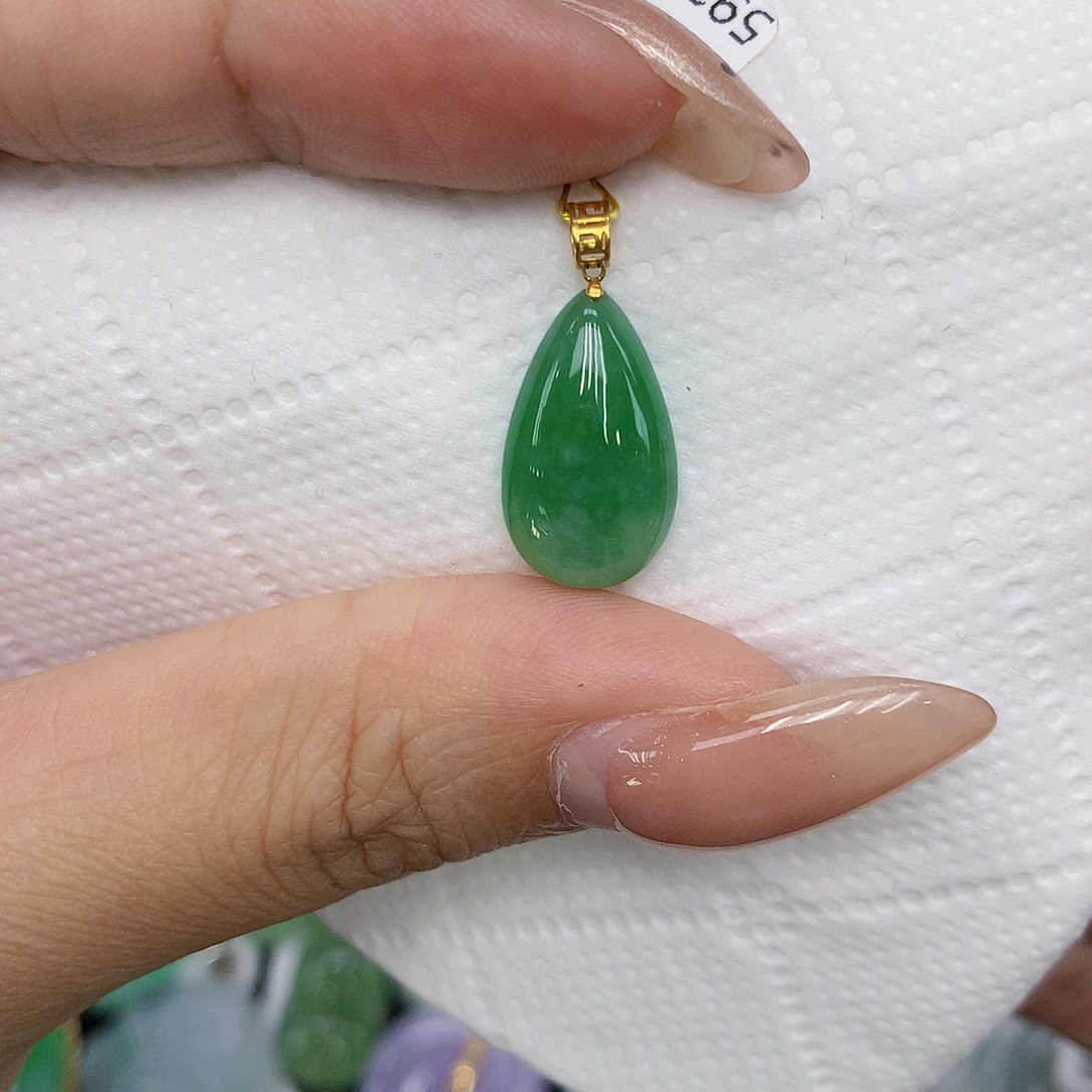 颈饰18K金镶嵌翡翠