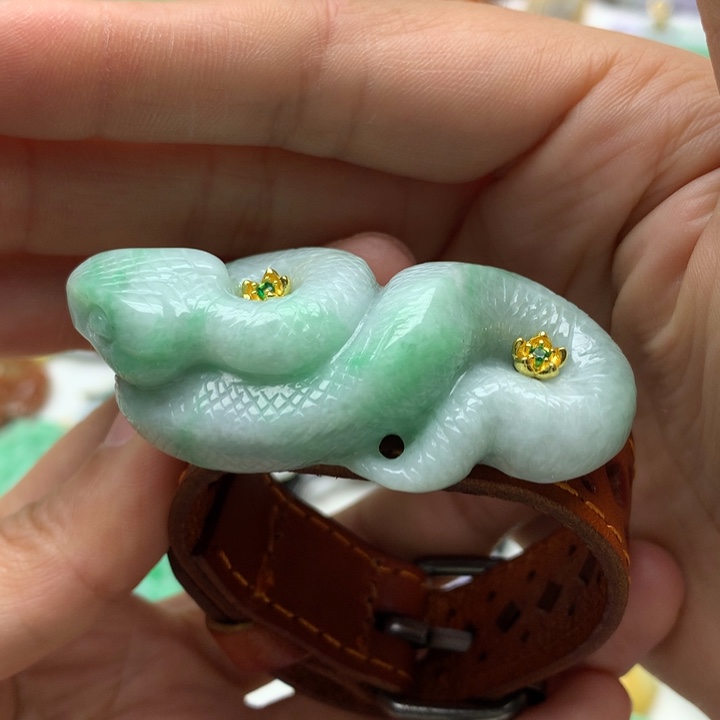 翡翠颈饰未镶嵌翡翠
