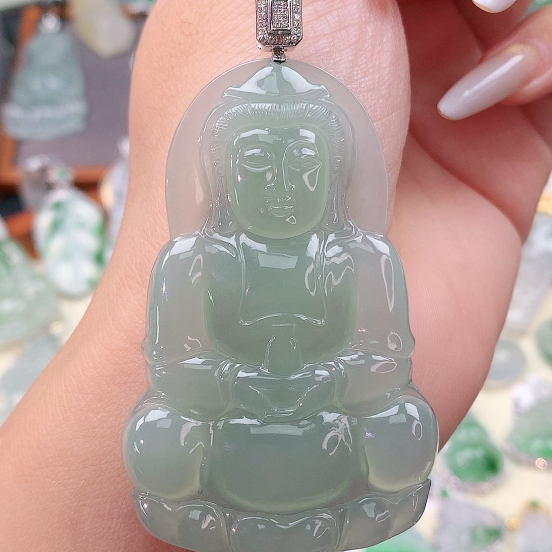 颈饰18K金镶嵌翡翠观音