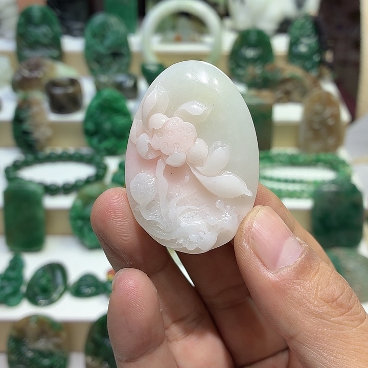 独山玉未镶嵌颈饰合家幸福