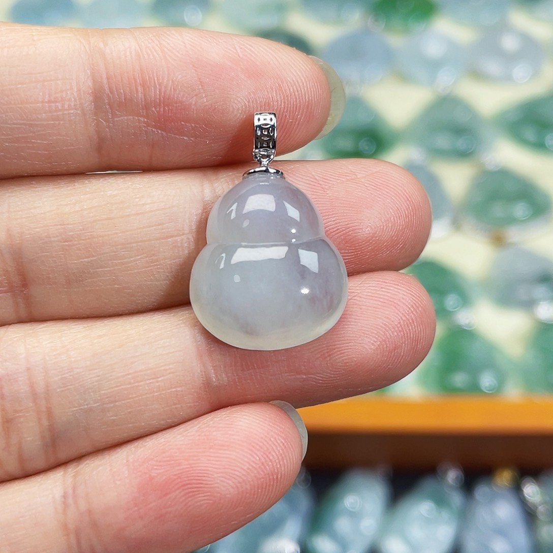 翡翠颈饰18K金镶嵌吊坠