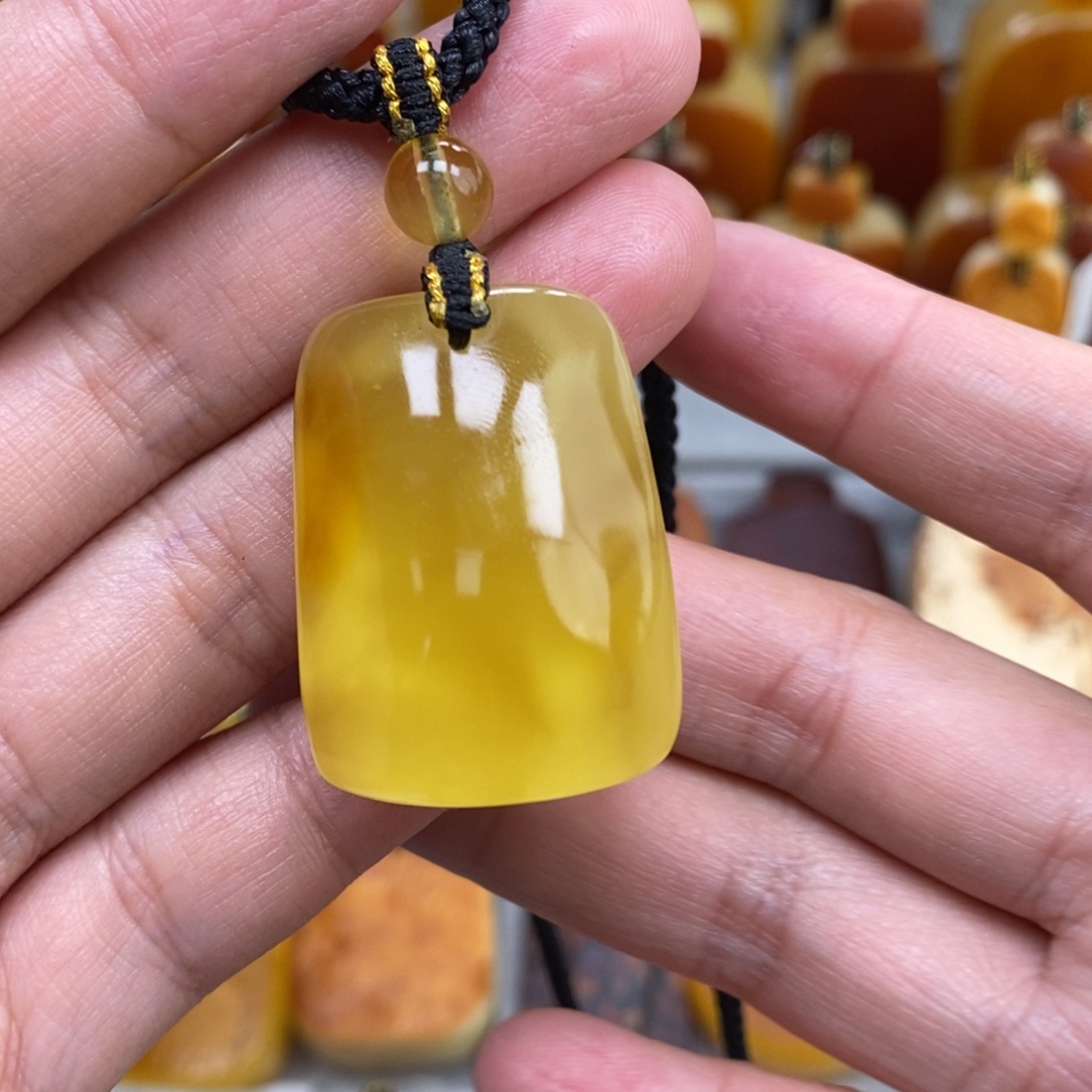 蜜蜡未镶嵌珠宝奇石