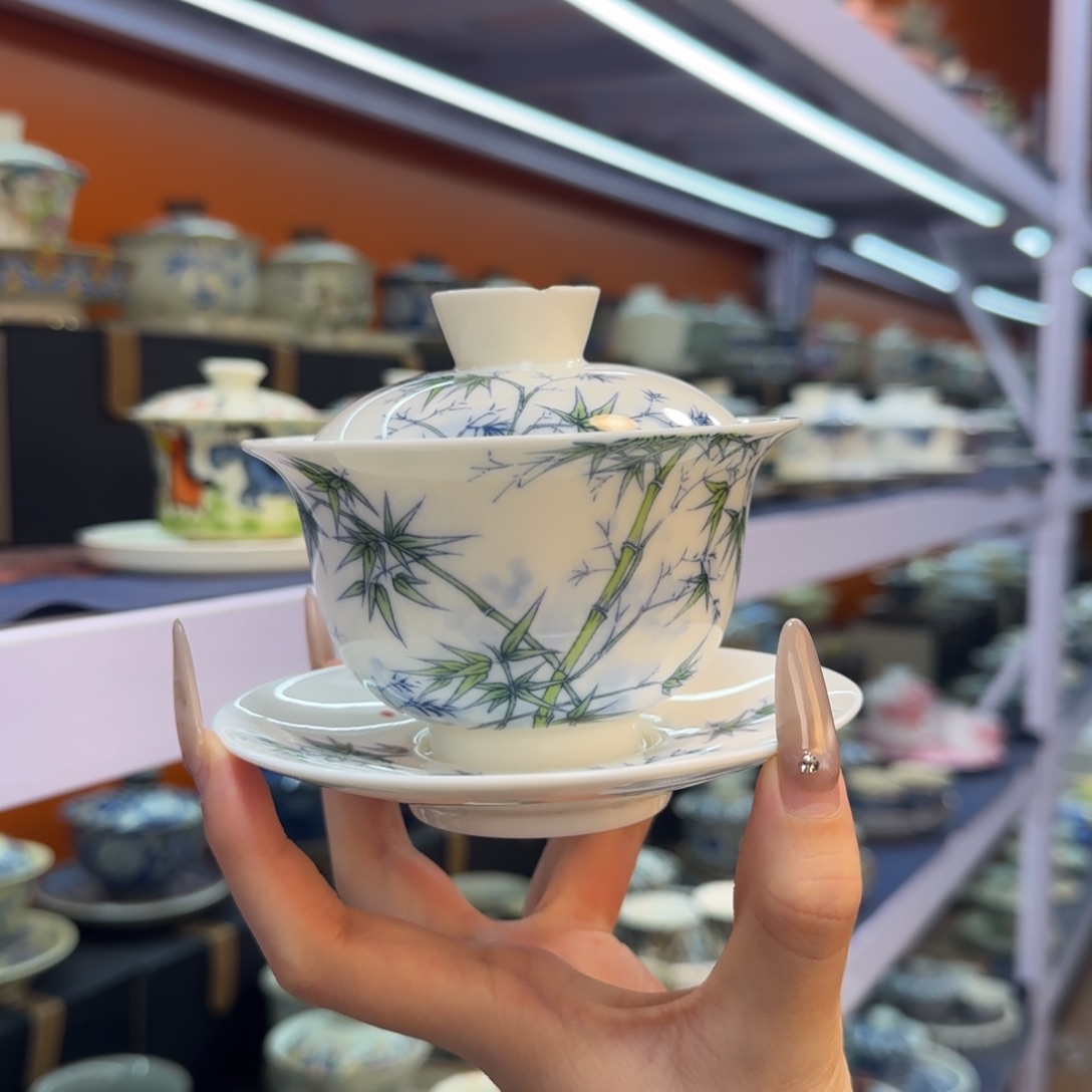 我在外面吃饭呢你在哪