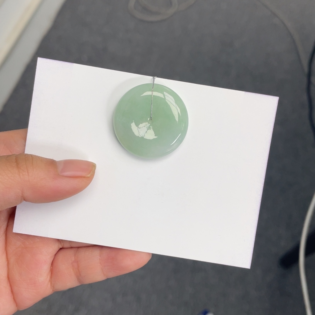 翡翠颈饰未镶嵌平安扣