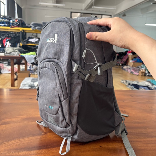 登山包 28L 水泥灰色