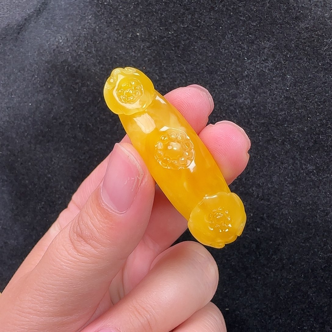 蜜蜡未镶嵌珠宝奇石