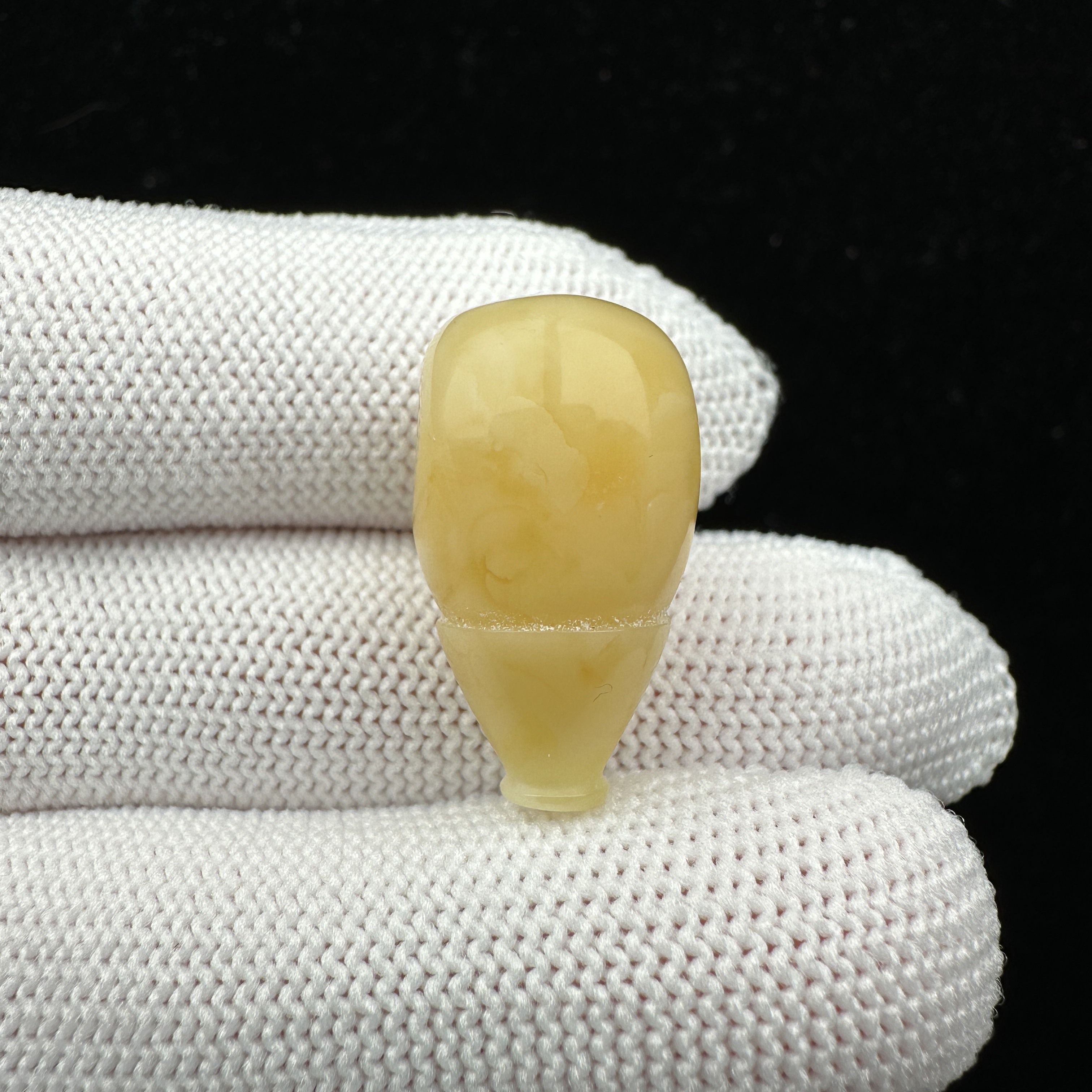 Z1001天然原矿蜜蜡 鸡油黄白花三通 12.5*22.8mm抖音基地质检发货