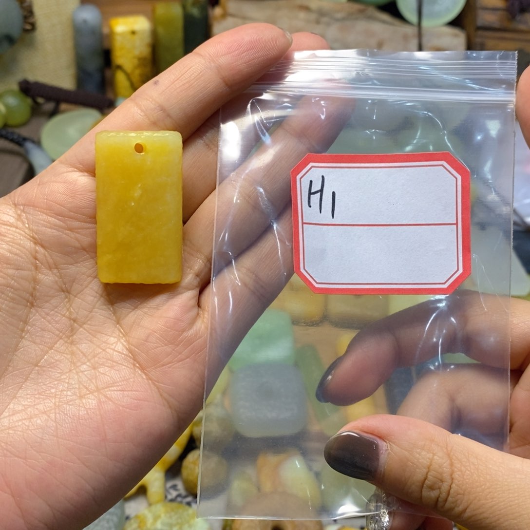 未镶嵌蛇纹石玉颈饰大***?