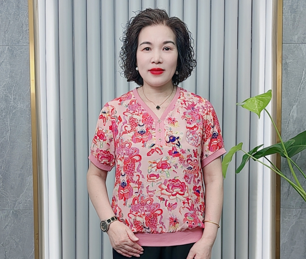 2025夏季新款时尚气质V领宽松碎花显瘦洋气妈妈装短袖小衫T恤