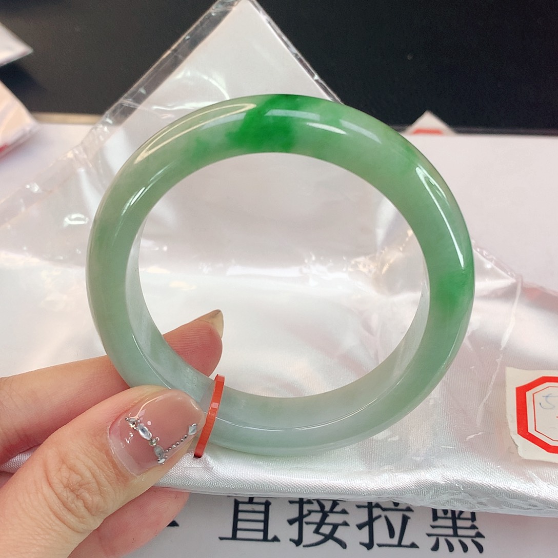 翡翠手镯未镶嵌天然翡翠A货448