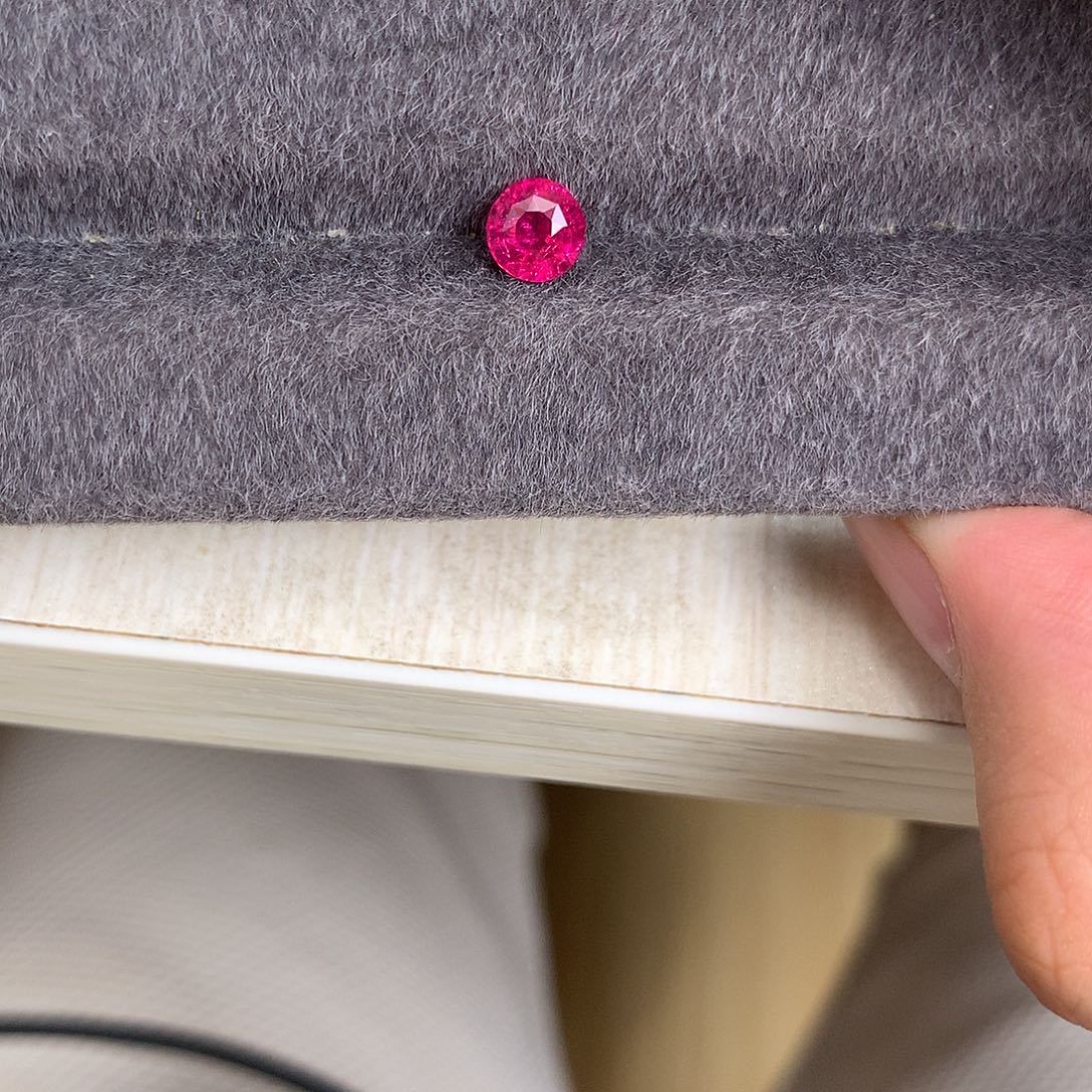 裸石尖晶石1.07 无烧 绝地