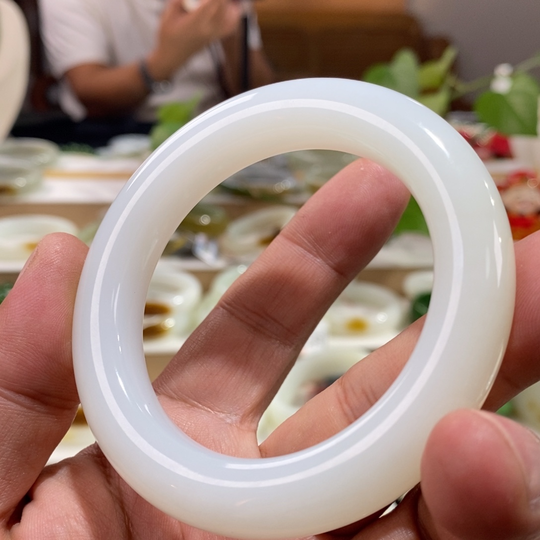 和田玉未镶嵌手镯