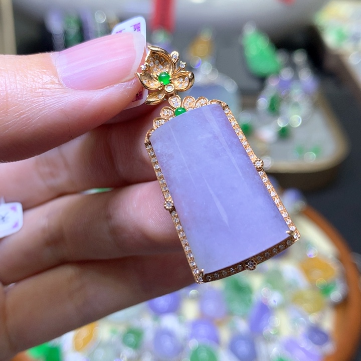 【闪购商品】翡翠颈饰18K金镶嵌翡翠吊坠项链