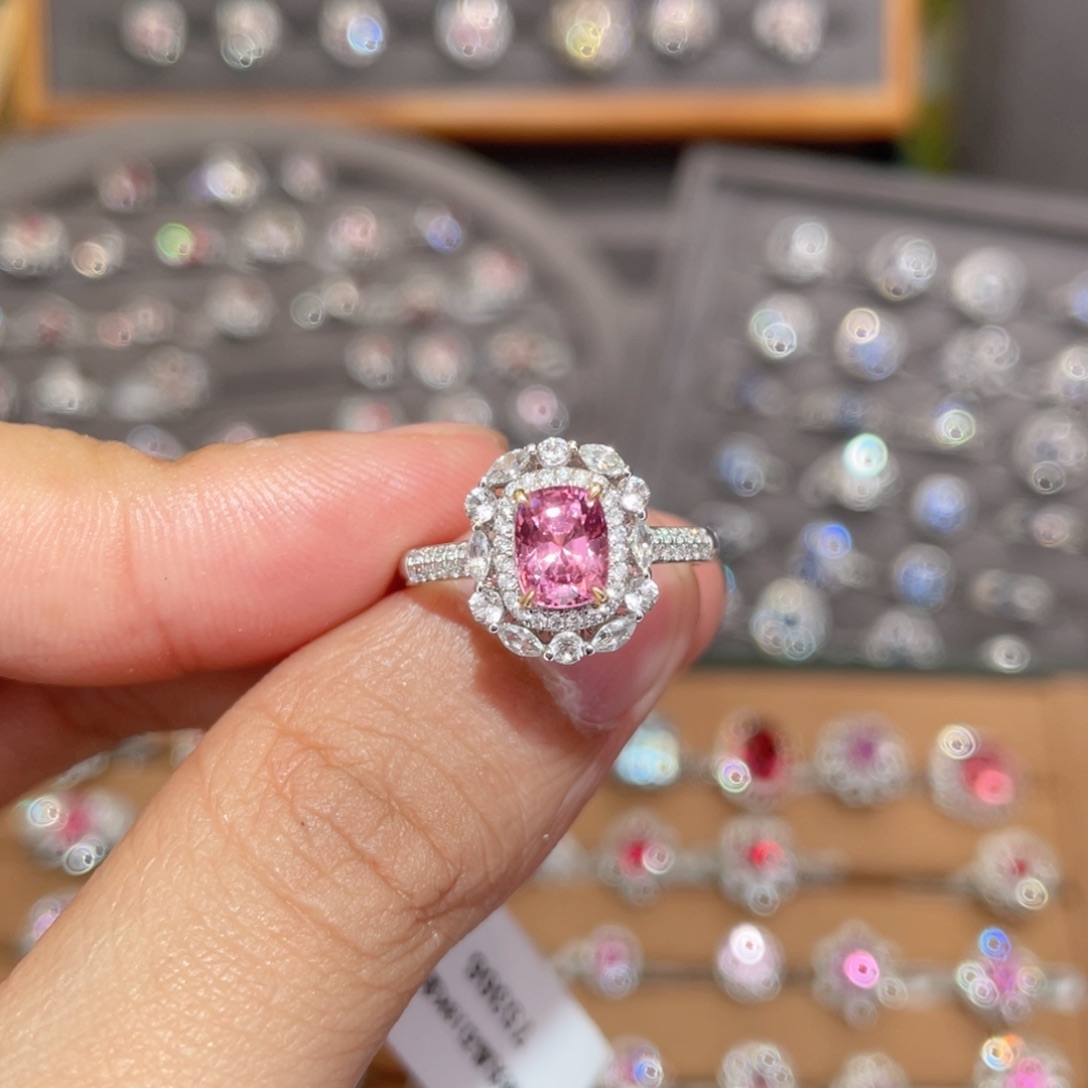 尖晶石戒指18K金镶嵌1.1ct 无烧粉