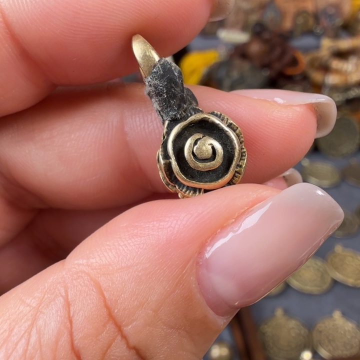 原生态金属卡子一个