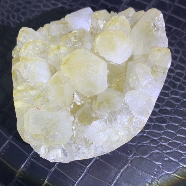 水晶福利黄水手捧花未镶嵌