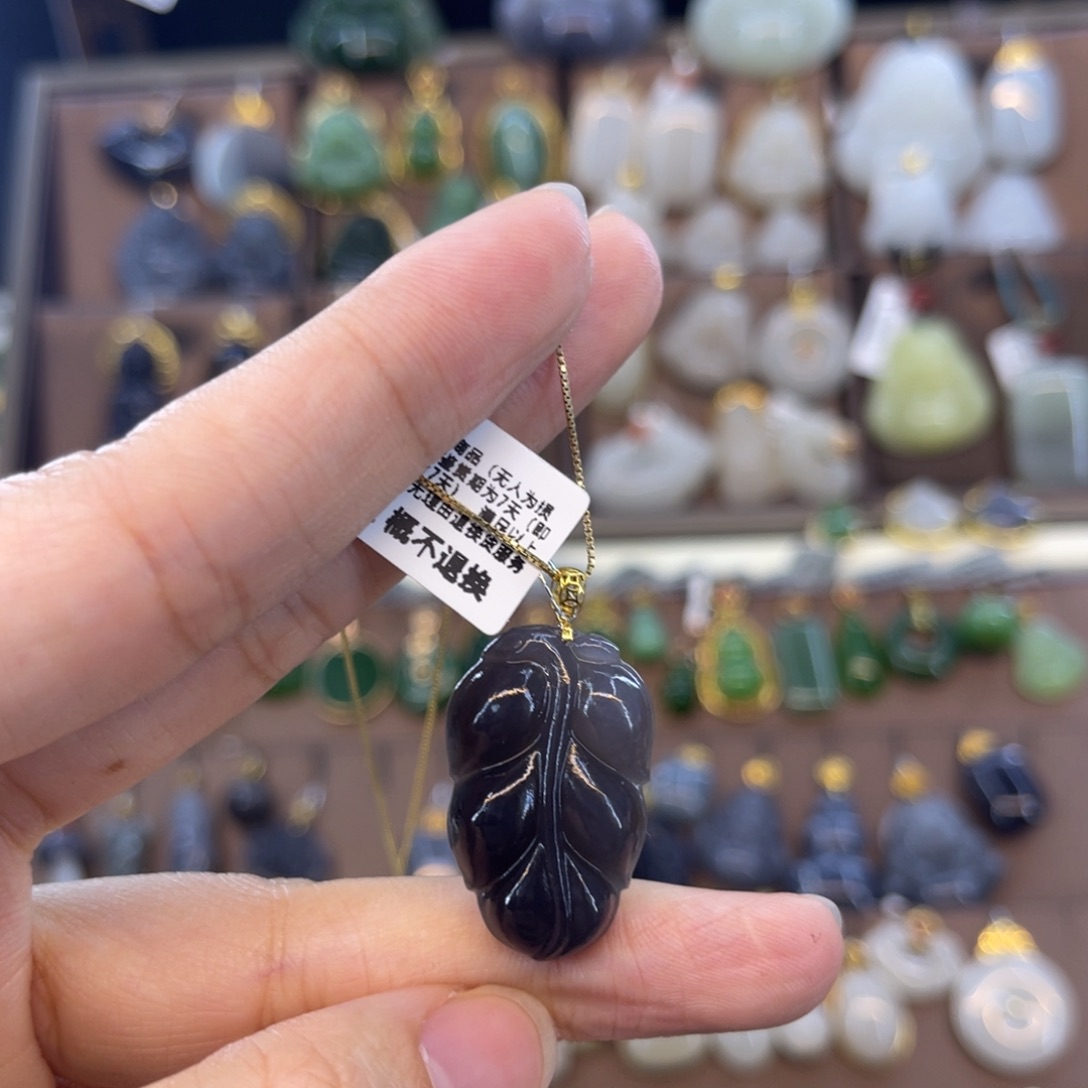 和田玉吊坠18K金镶嵌