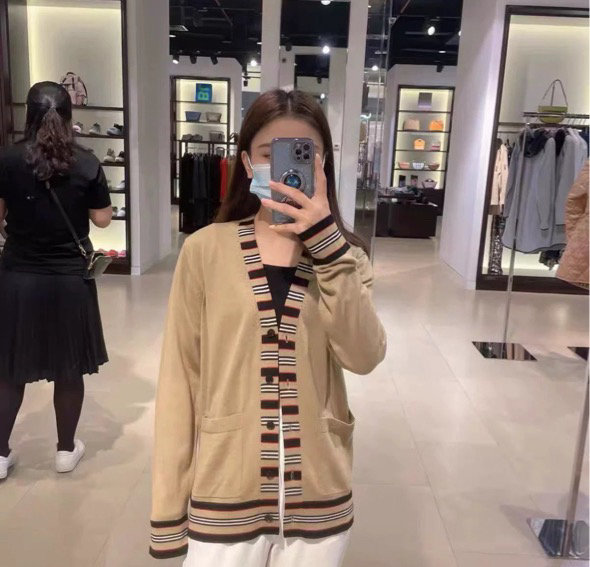 99新 BURBERRY/博柏利 12567451 nz 巴宝莉 卡其色针织开衫 XS码