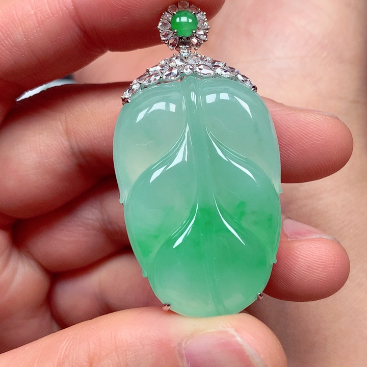 翡翠18K金镶嵌颈饰