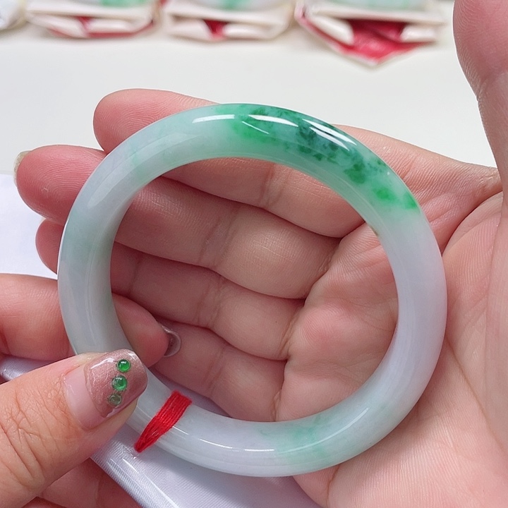 翡翠手镯（圆镯）未镶嵌缅甸翡翠手镯60圈