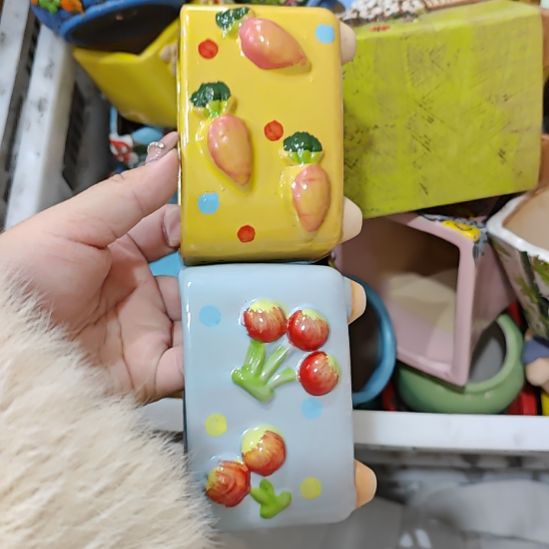 当场凑满15发货，不凑不发，花盆盆口不方不圆有针孔黑点矿点是正常