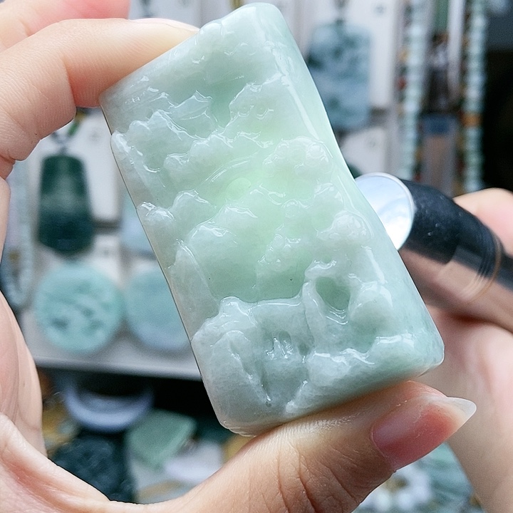 颈饰足铂镶嵌翡翠翡翠