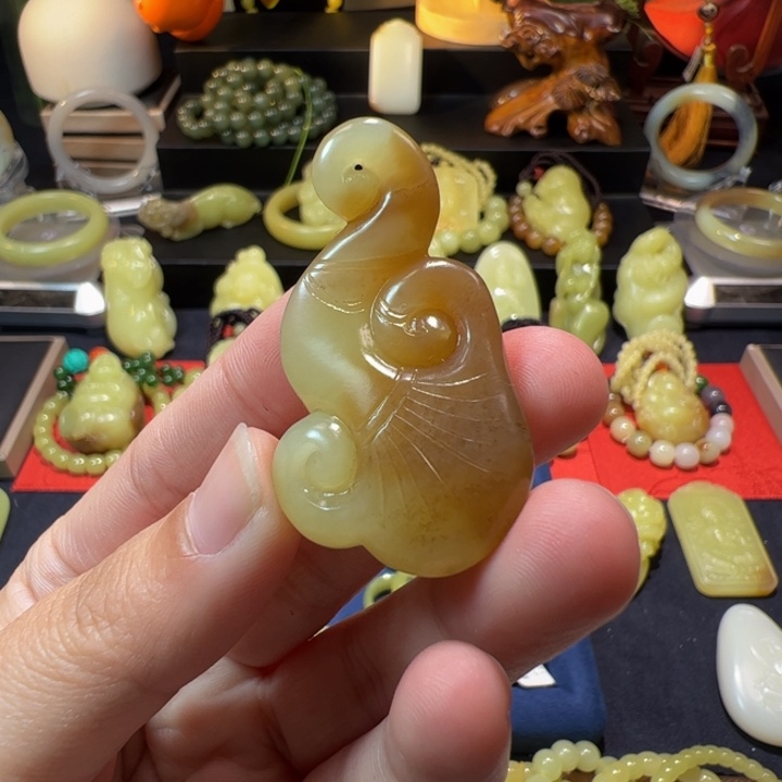 和田玉（黄玉）颈饰未镶嵌