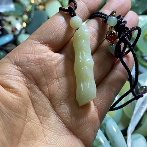 和田玉颈饰未镶嵌