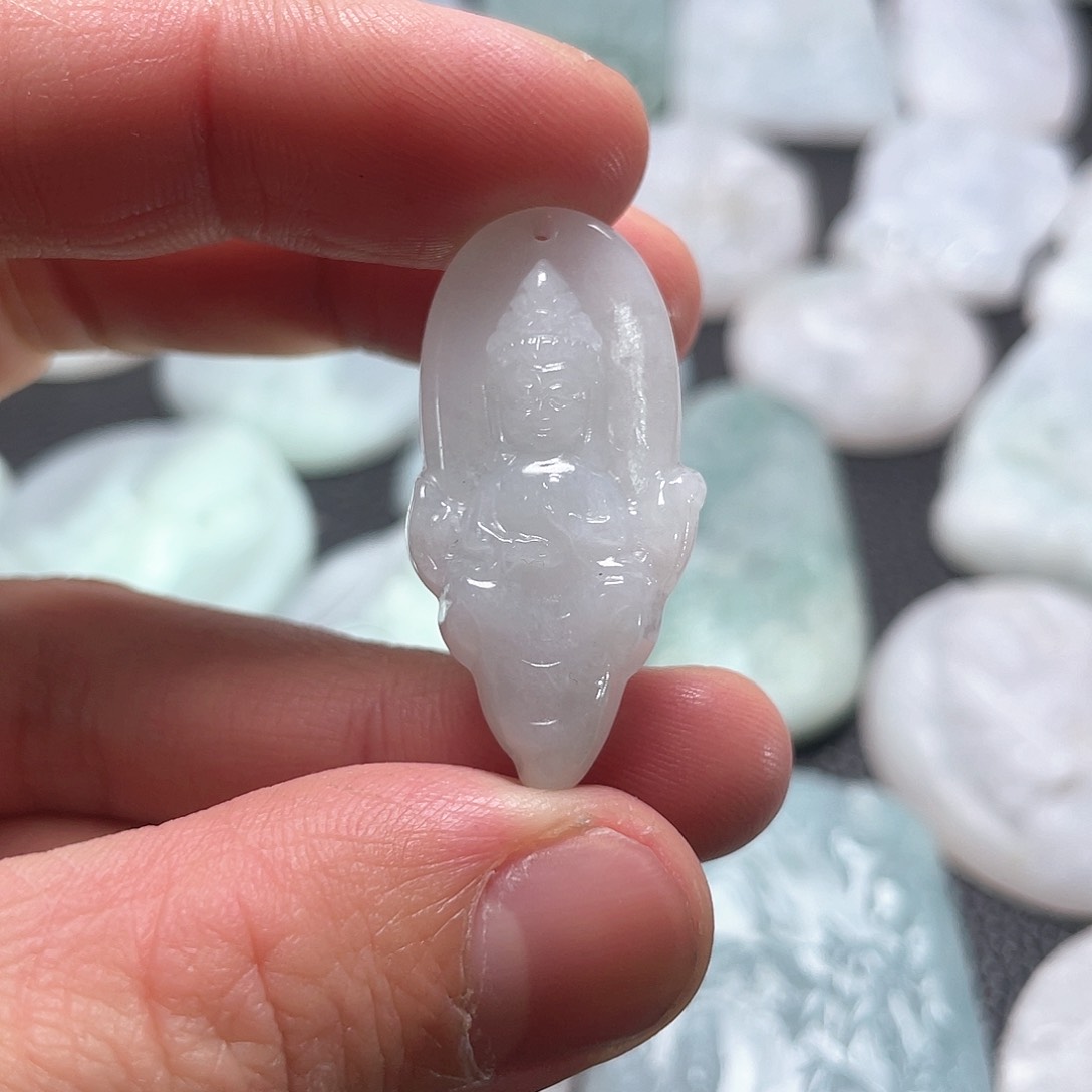 颈饰未镶嵌翡翠?***她翡翠