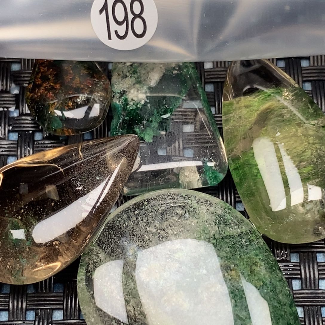 丫***丫未镶嵌吊坠(不含链)水晶