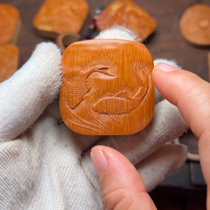 实心竹雕刻手把件